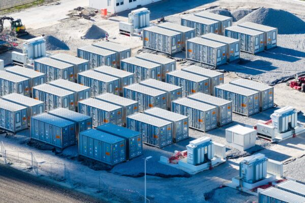 energia-solar-en-México 4 Aerial view on battery energy storage system for renewable power plant. Industrial lithium batteries facility for clean electricity grid management and sustainable technology infrastructure.